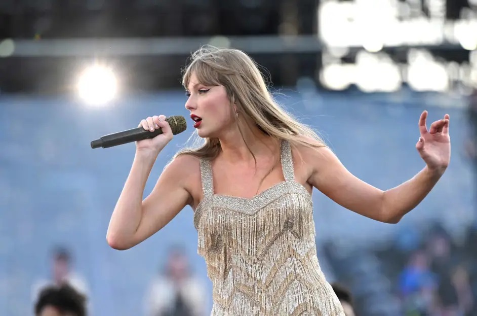 Taylor Swift performs onstage during Taylor Swift The Eras Tour at Stadion Letzigrund Zürich on July 09, 2024 in Zurich, Switzerland