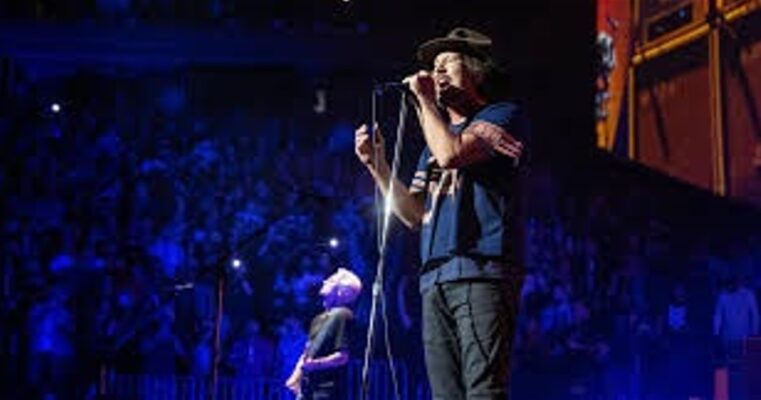 Pearl Jam honors Johnny and Matthew Gaudreau during Philadelphia concert