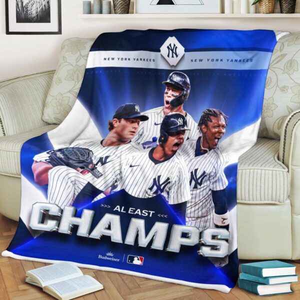 Empire State Of Mind The New York Yankees Are Crowned American League East Division Champions For The 3rd Time In 6 Years Fleece Blanket